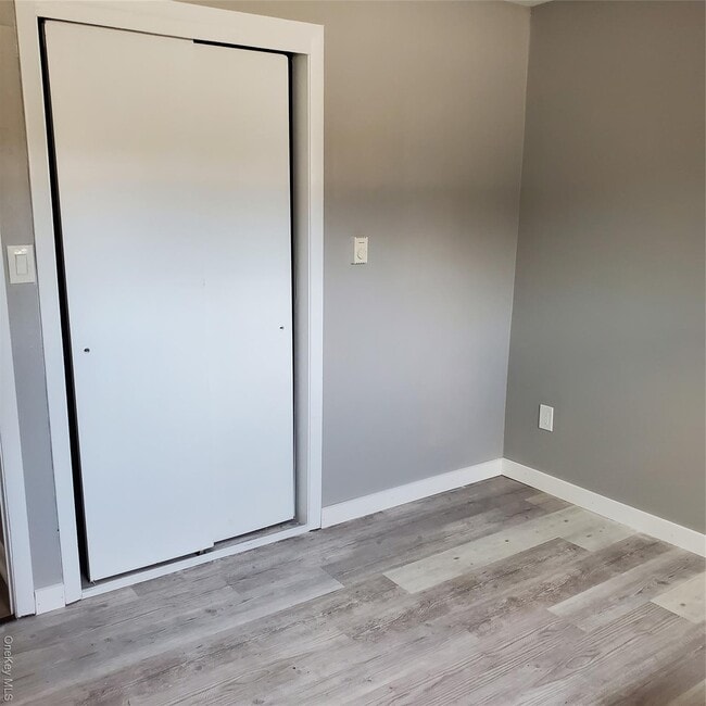 Building Photo - 191 Plains Rd