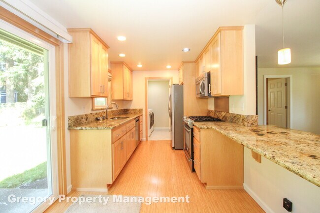 Building Photo - Charming updated 3-Bed/1-Bath Rambler on q...