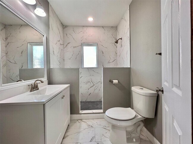 Building Photo - 4106 Robertson St