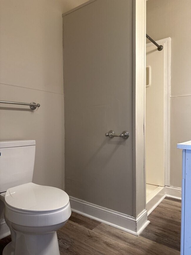 Building Photo - Charming 2-bedroom, 1-bathroom home