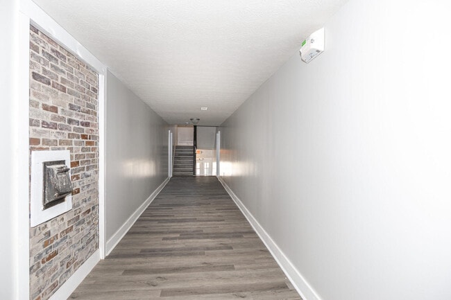 Building Photo - 5143 Washington St