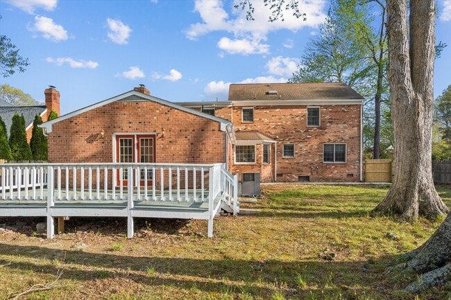 Building Photo - 13 Estate Dr