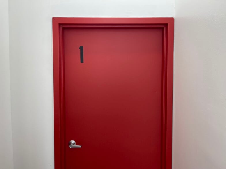 Building Photo - 711 Chew St