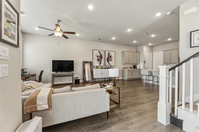 Building Photo - 4937 Barcelona Ave