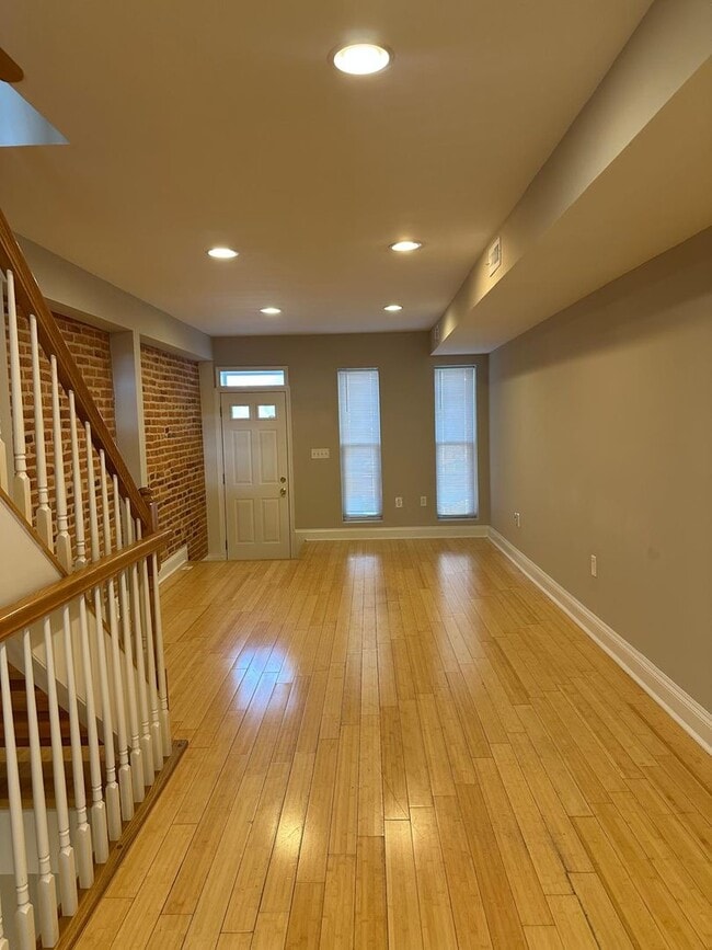 Building Photo - 3 Bedroom Rowhome in Pigtown