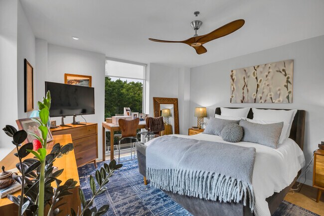 Building Photo - 1115 S Alamo St