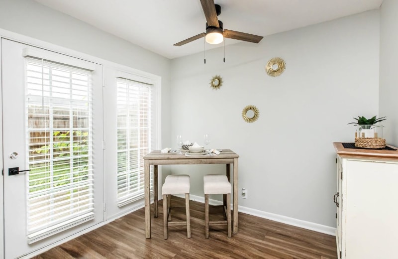 Building Photo - 600 Whispering Hills Dr