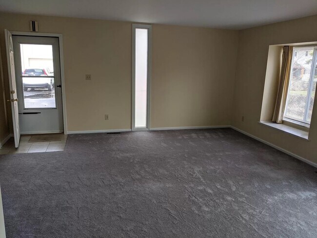 Building Photo - 4800 Moreland Dr W