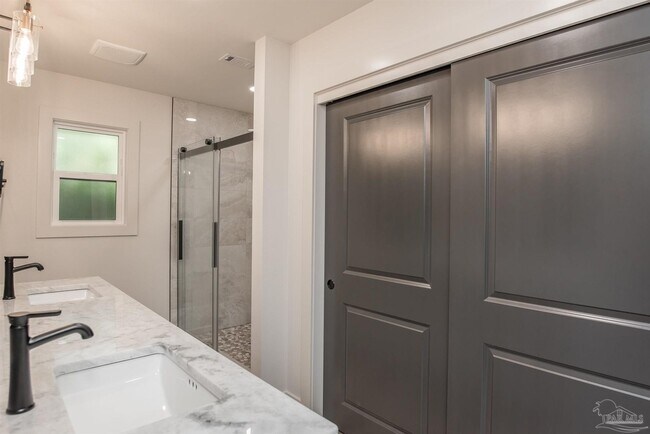 Building Photo - 2540 Hallmark Dr