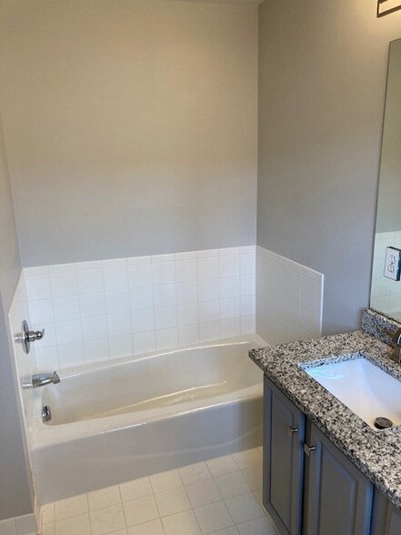 Building Photo - 312 James Cir