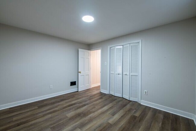 Building Photo - Newly remodeled 3/2.5