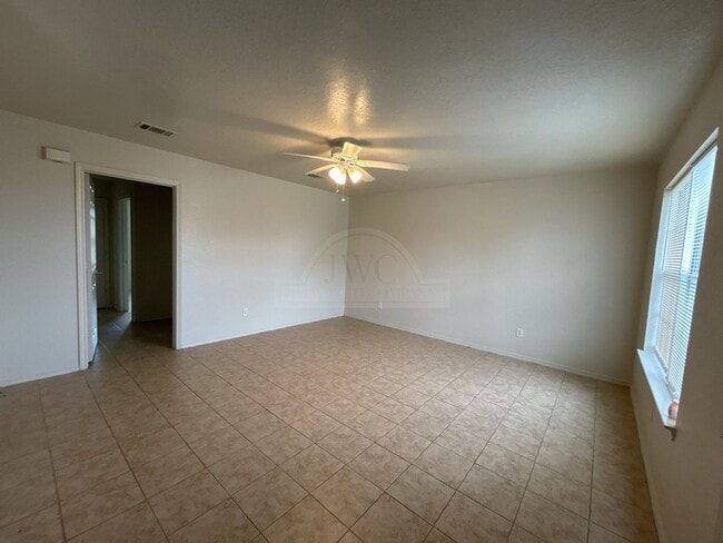 Building Photo - 1505 Dugger Cir