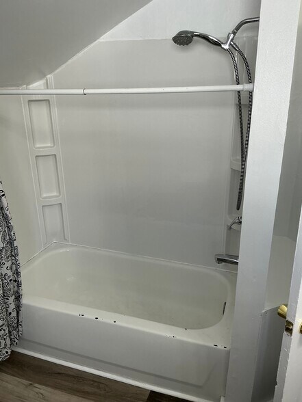 Building Photo - 61 1/2 S 15th St