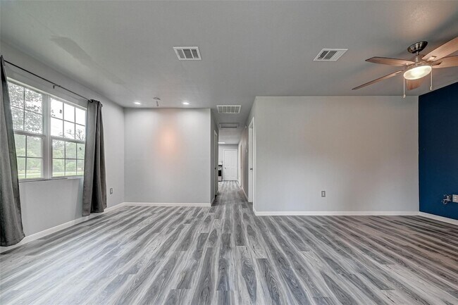 Building Photo - 15897 Dewberry Ln