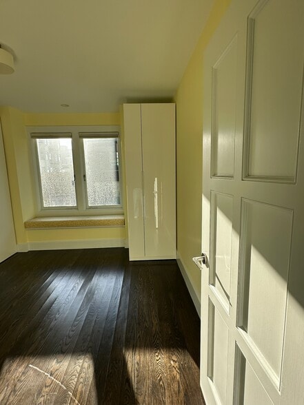 3rd Bedroom with window seat - 46 Culebra Ter