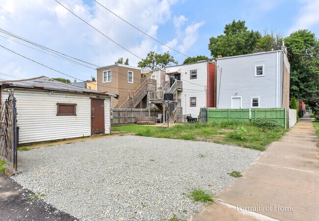 Building Photo - 3501 W Le Moyne St