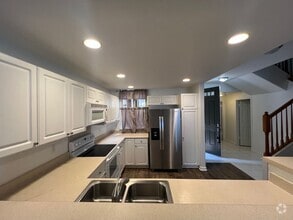 Building Photo - 2 Bedroom / 2.5 Bath Condo with 1 car gara...