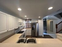 Building Photo - 2 Bedroom / 2.5 Bath Condo with 1 car gara...