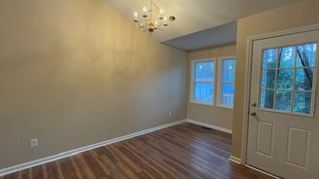 Building Photo - 212 Walnut Creek Dr
