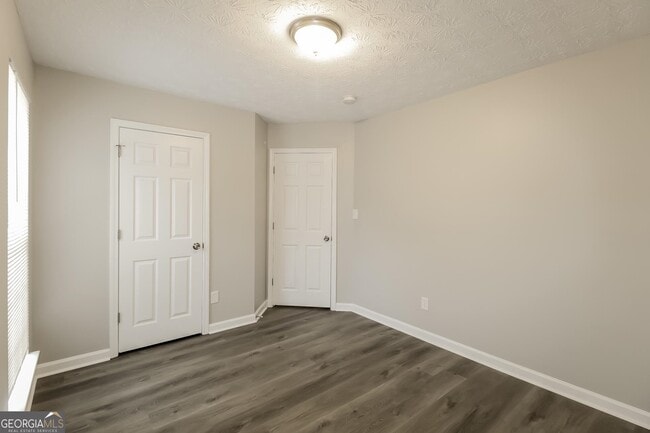 Building Photo - 1030 Overlook Dr