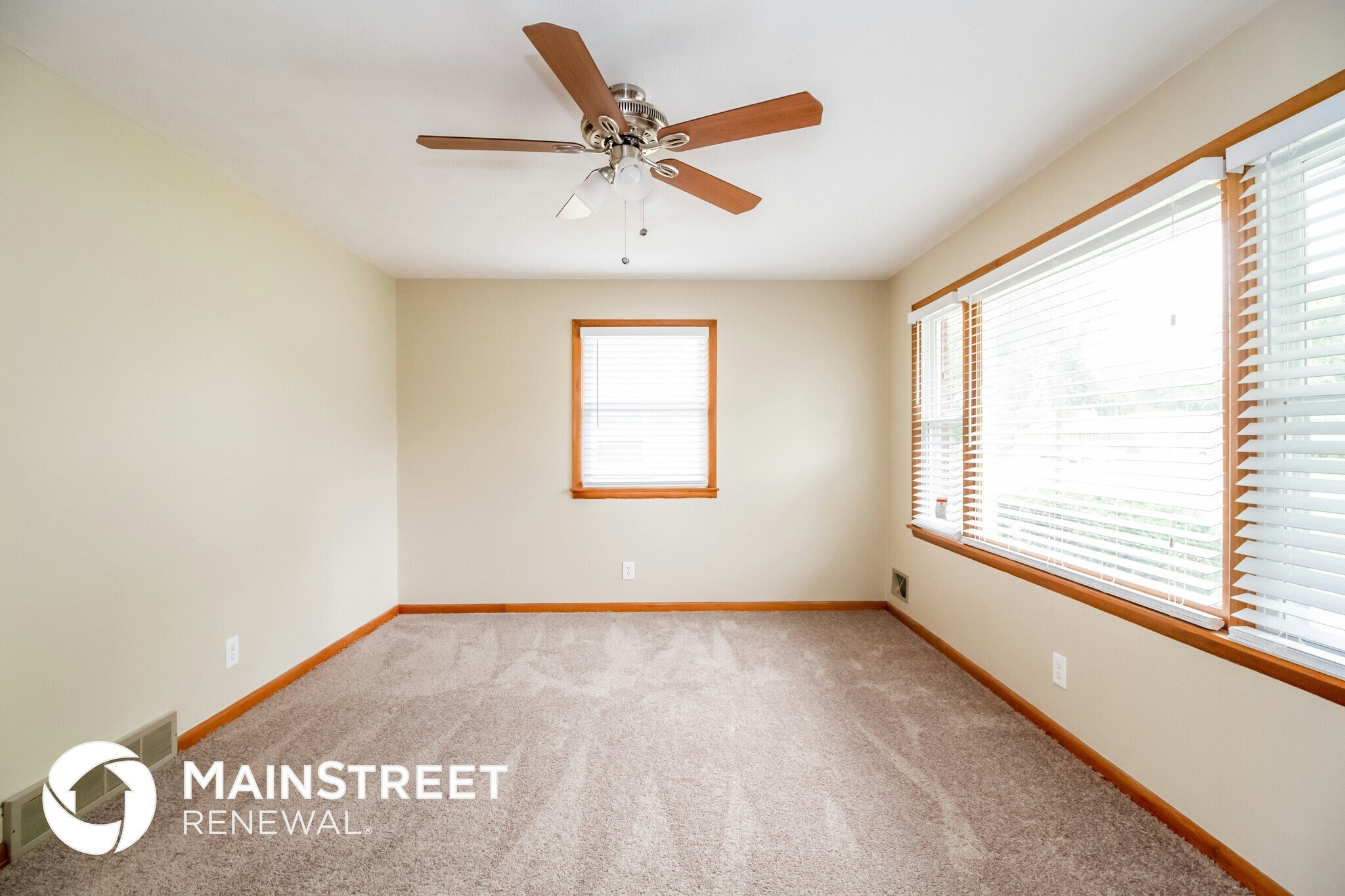 Building Photo - 2320 Embassy Ln