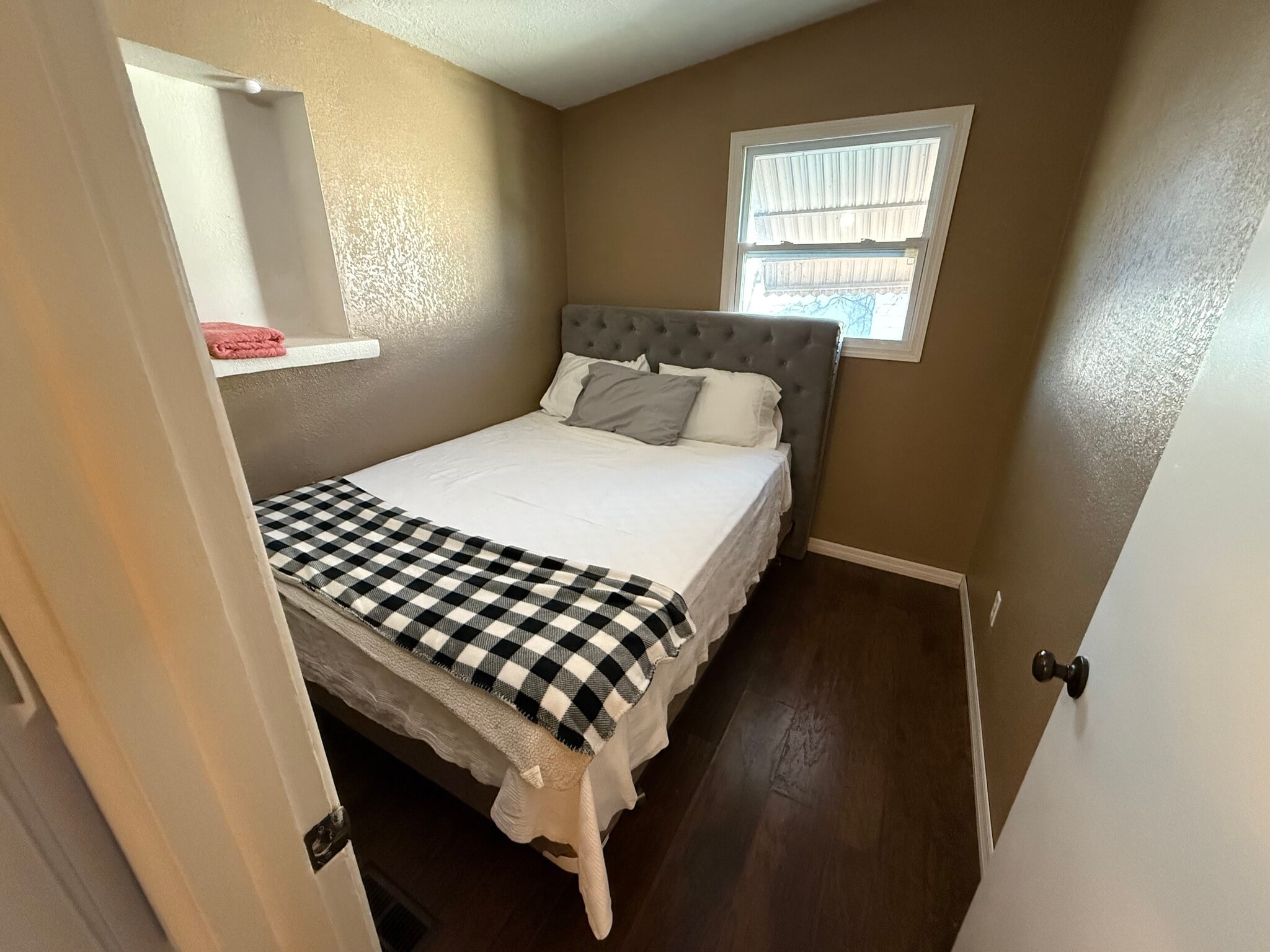 Building Photo - 10495 118th Ave