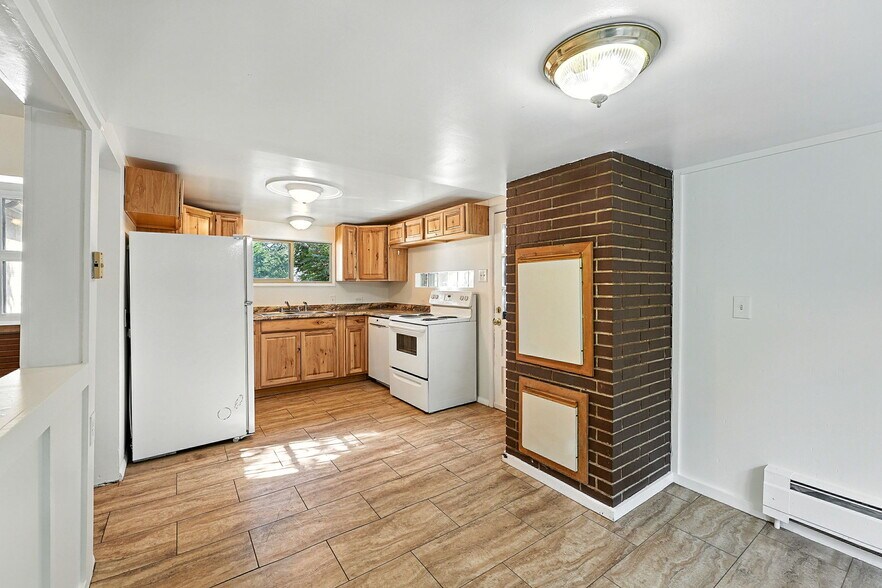 Building Photo - 5631 W 16th Ave