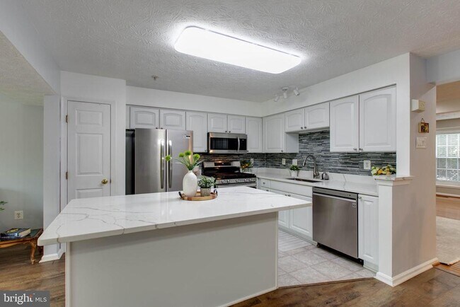 Building Photo - 8893 Papillon Dr