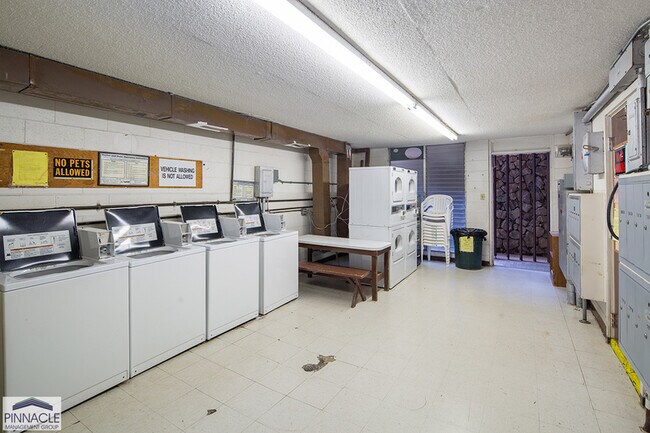 Building Photo - 2140 10th Ave