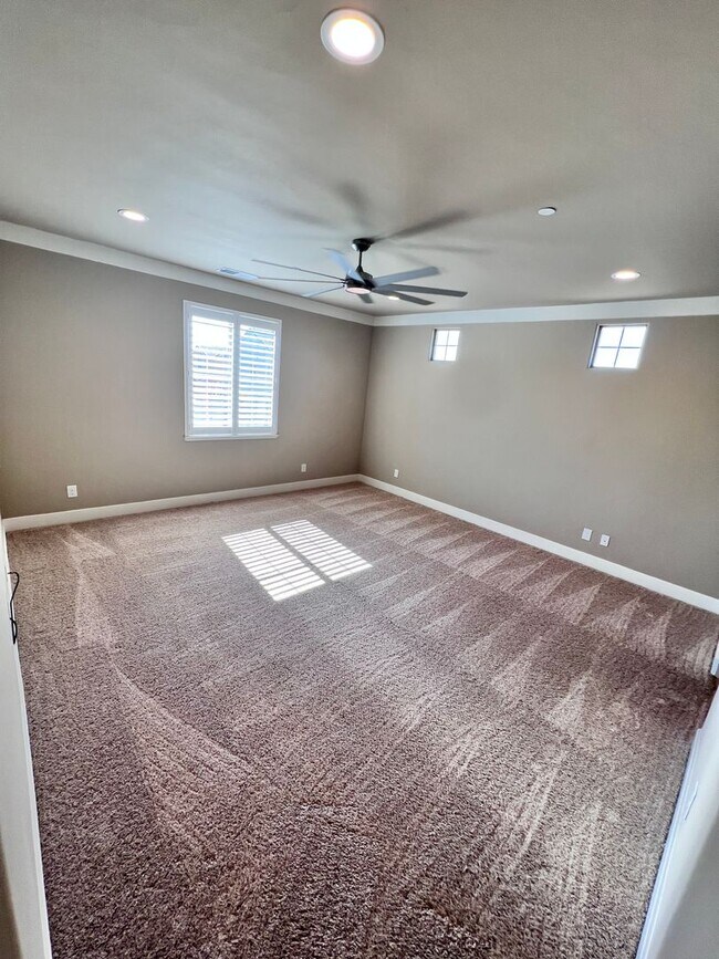 Building Photo - Stunning 3 Bedroom, 2.5 Bath Single Family Home, Gated Community, Beautiful Inside & Out!