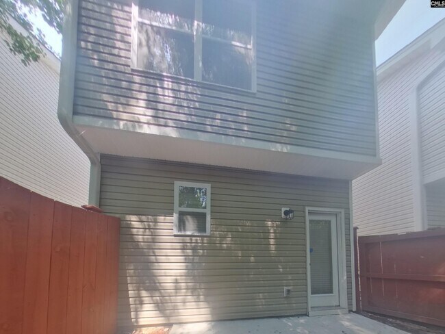 Building Photo - 141 Park Ridge Way