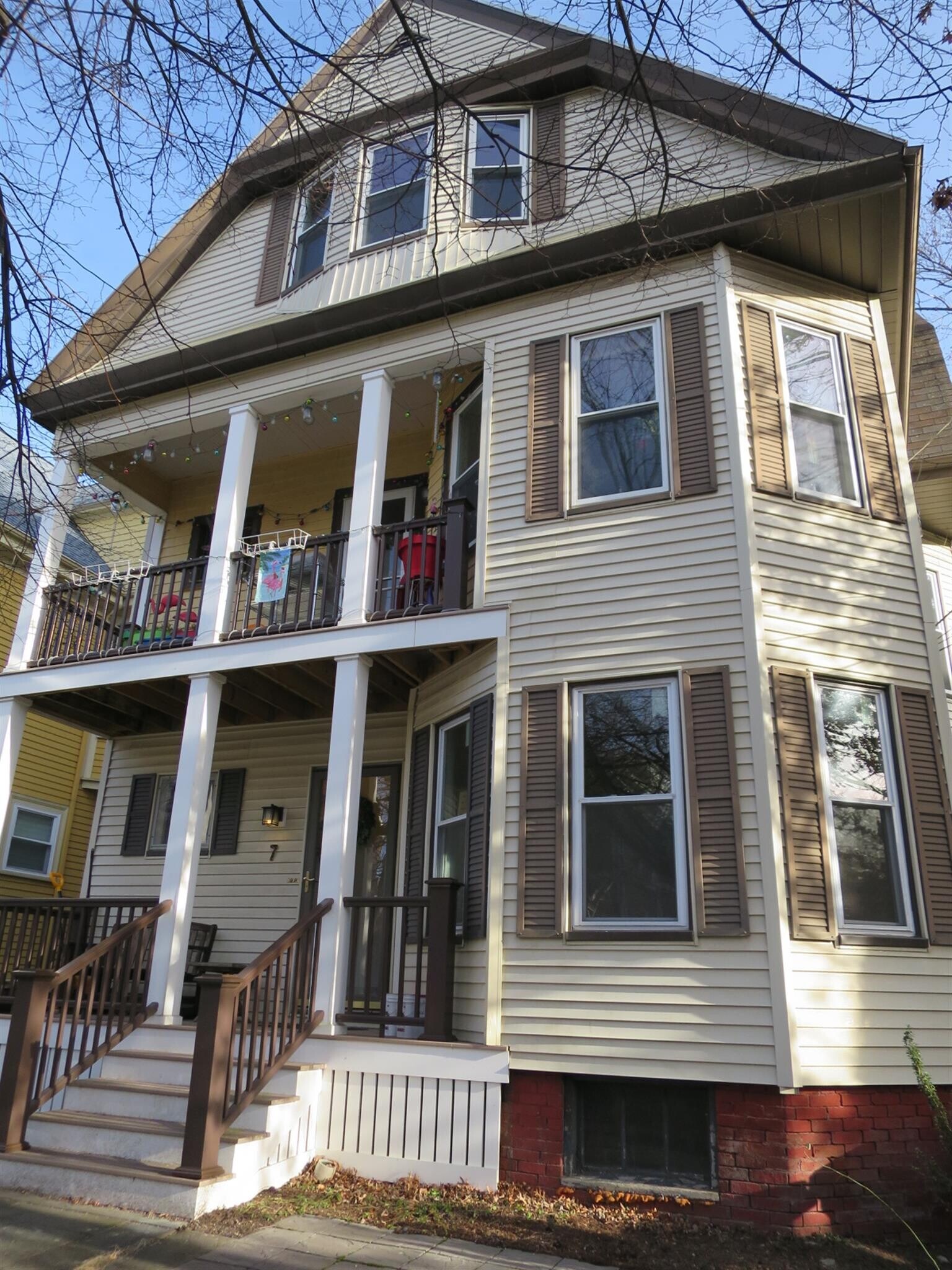 Building Photo - 7 Rogers Ave