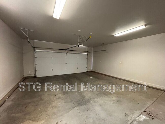 Building Photo - 840 Twin Lakes Dr