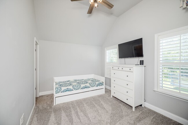 Building Photo - 821 Lost Grv Trl