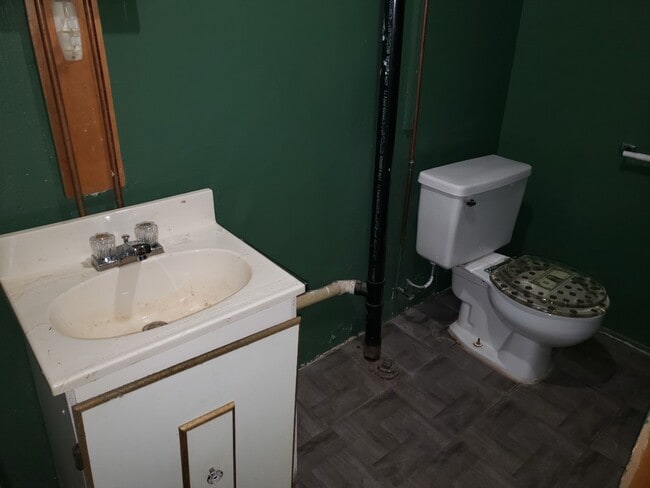 Building Photo - 24694 Creekside Dr