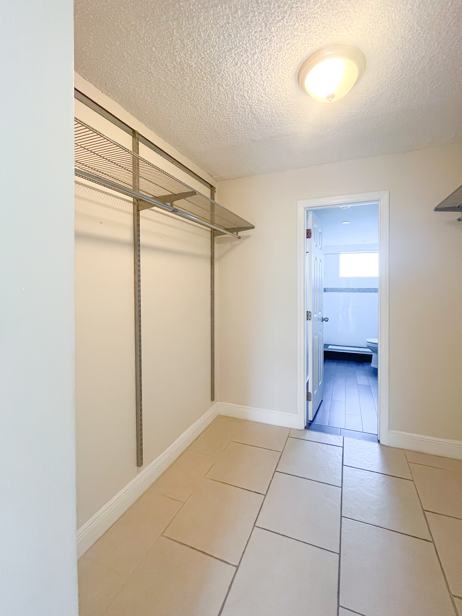 Building Photo - 9351 Fontainebleau Blvd