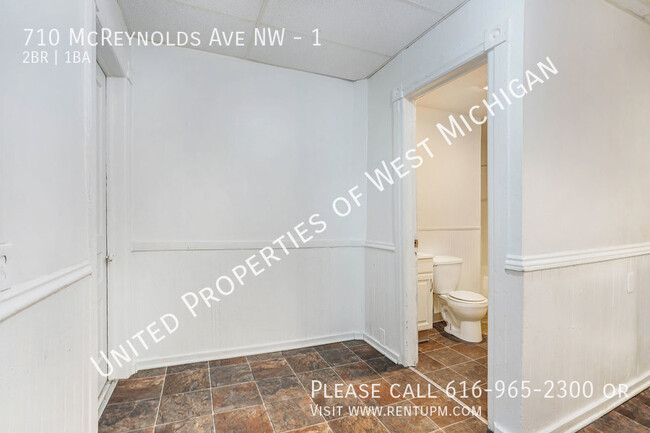 Building Photo - Available Now | Quaint 2 Bedroom, 1 Bathro...