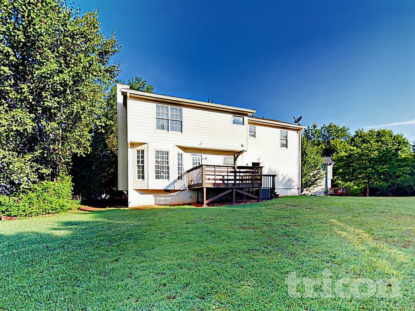 Building Photo - 3850 Paulownia Dr