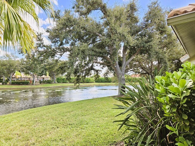 Building Photo - Seasonal Short-Term 2 Bedroom 2 Bathroom with a Bonus Room in the gated community of Venetia!