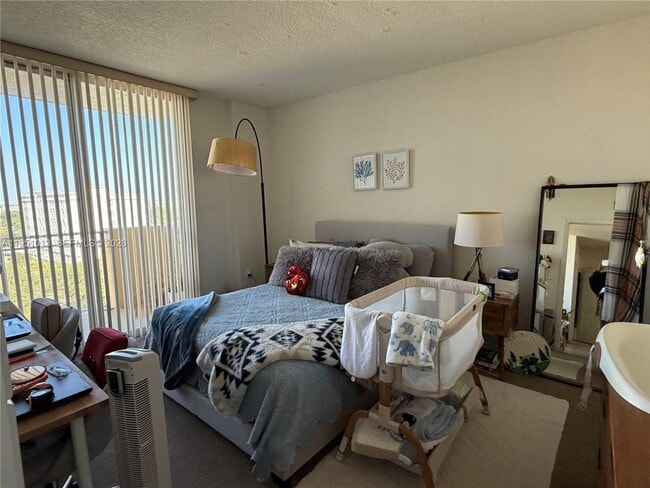 Building Photo - 215 SW 42nd Ave