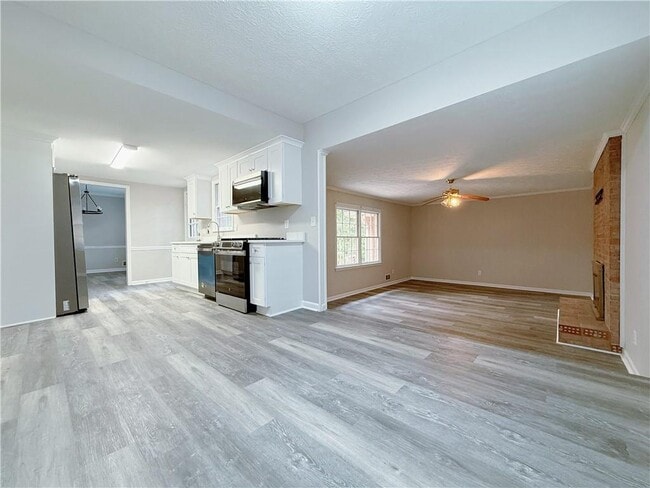 Building Photo - 2315 Hudson Dr SW