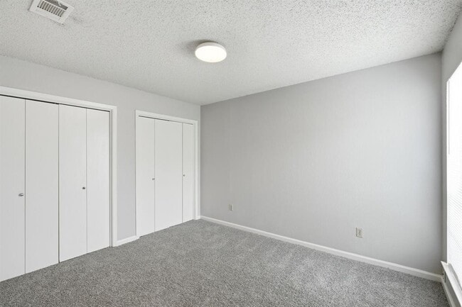 Building Photo - 2131 Andover Dr