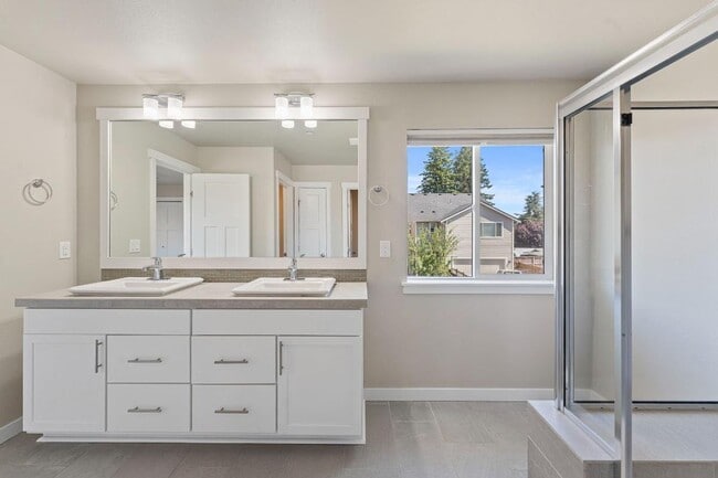 Building Photo - Beautiful Puyallup Corner Lot Home with Office, A/C, Formal Dining & Bonus Loft!
