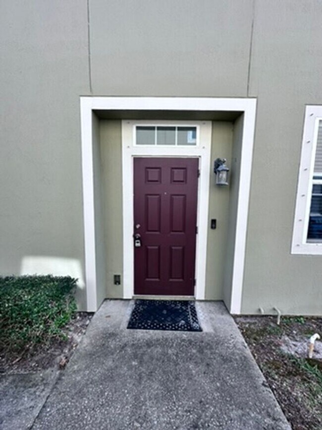 Building Photo - ***HOLIDAY SPECIAL NO RENT FOR DECEMBER*** Stylish 3BR Townhome with Garage & Walk-In Closet