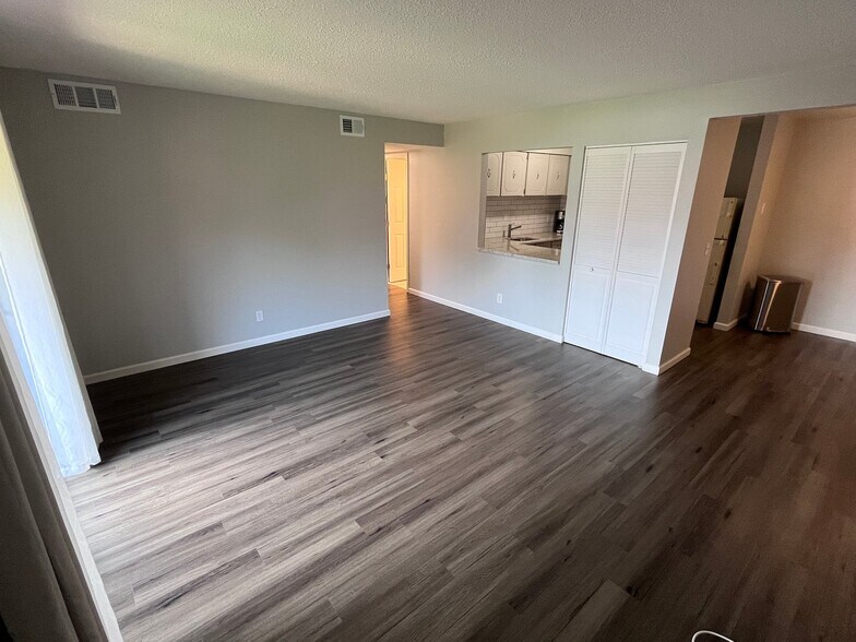 Building Photo - 1190 Calley Dr