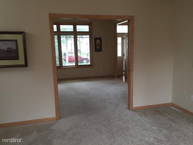 Building Photo - 4 br, 3.5 bath House - 2 Greystone Circle