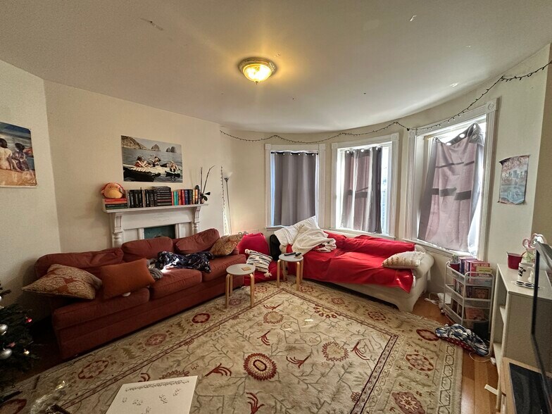 Building Photo - 71 Pontiac St