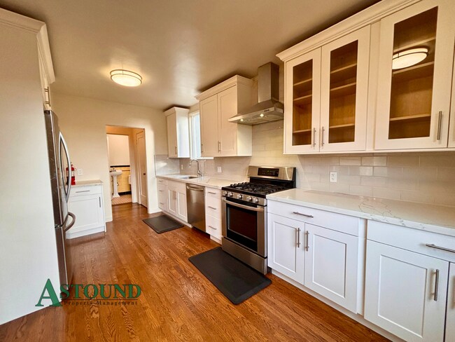 Building Photo - 915 Glendome Cir