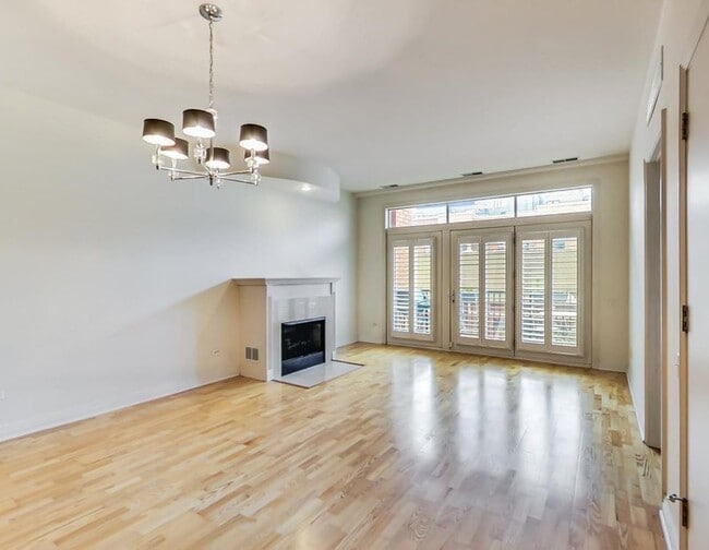 Building Photo - 330 N Clinton St