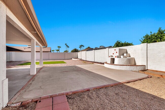 Building Photo - 5234 E Blanche Dr